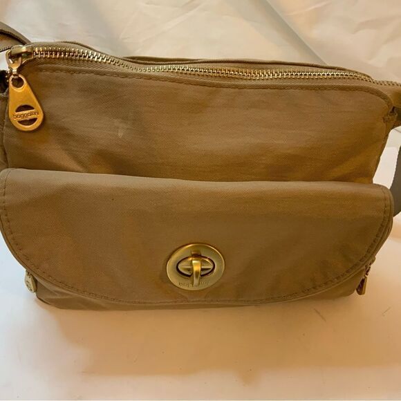 Baggallini Provence Crossbody Bag 9”x7.75” Tan organizer - Picture 1 of 14